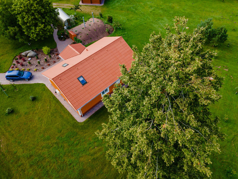 EKAROS P.V.M. OÜ Leedu eterniit Klasika, Leedu eterniit Agro L/XL, Leedu eterniit Villa, Leedu eterniit Gotika, Poola eterniit (Swisspearl 130-9), Vihmaveesüsteemid, Katuse käiguteed eterniitkatustele, Lumetõkked eterniitkatustele, Metallist varbaia paneelid